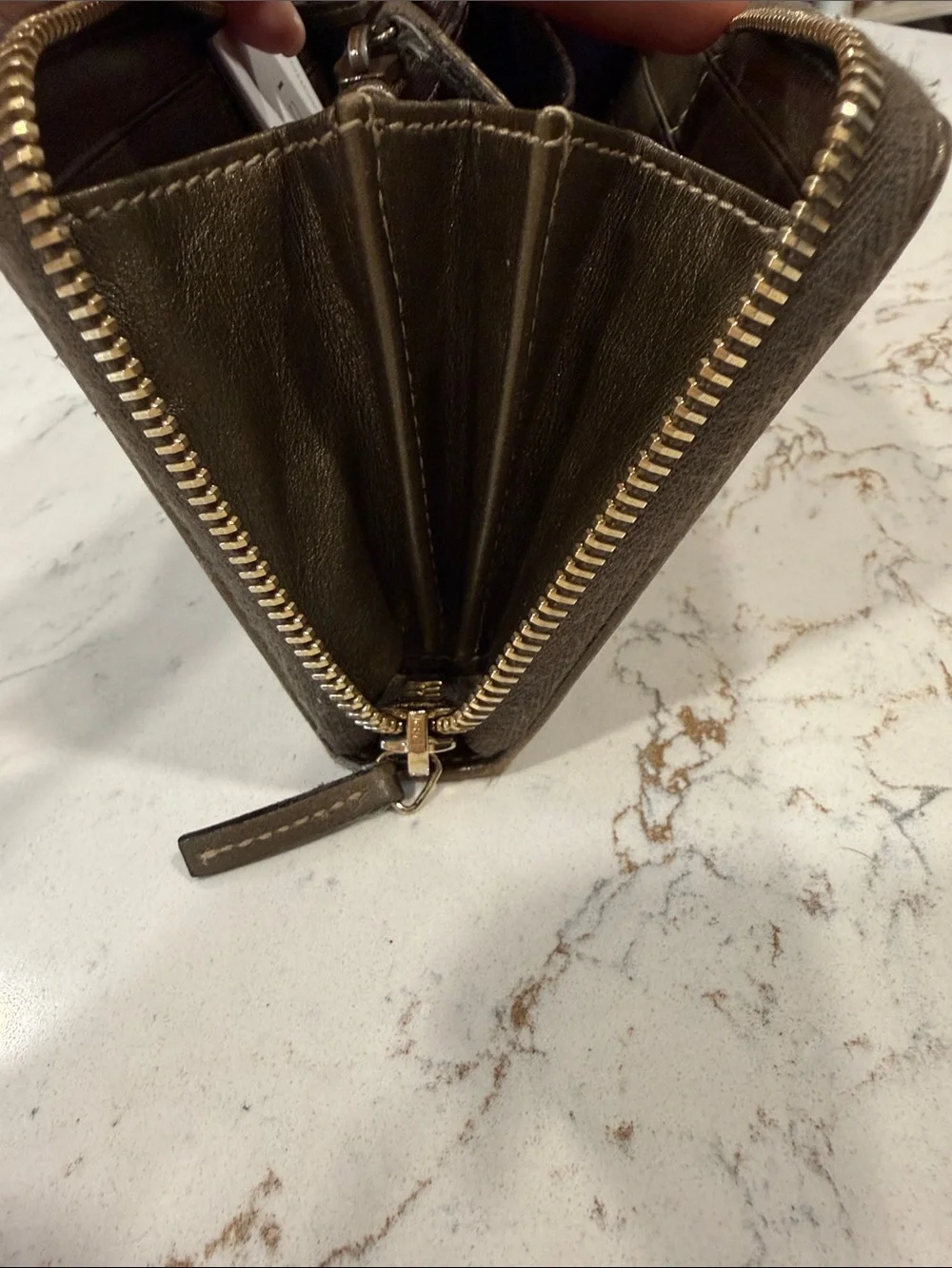 Gucci Brown GG Supreme Zip-Around Wallet - Picture 9 of 12